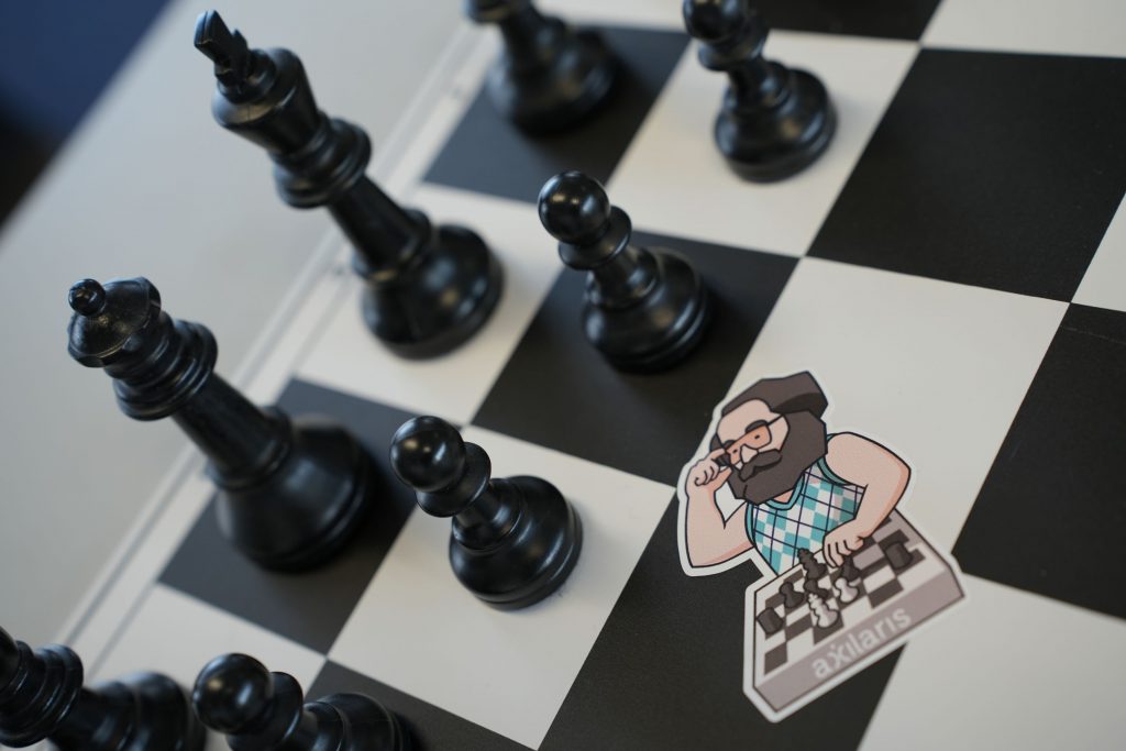 Schachbrett mit Schach-Karli-Sticker